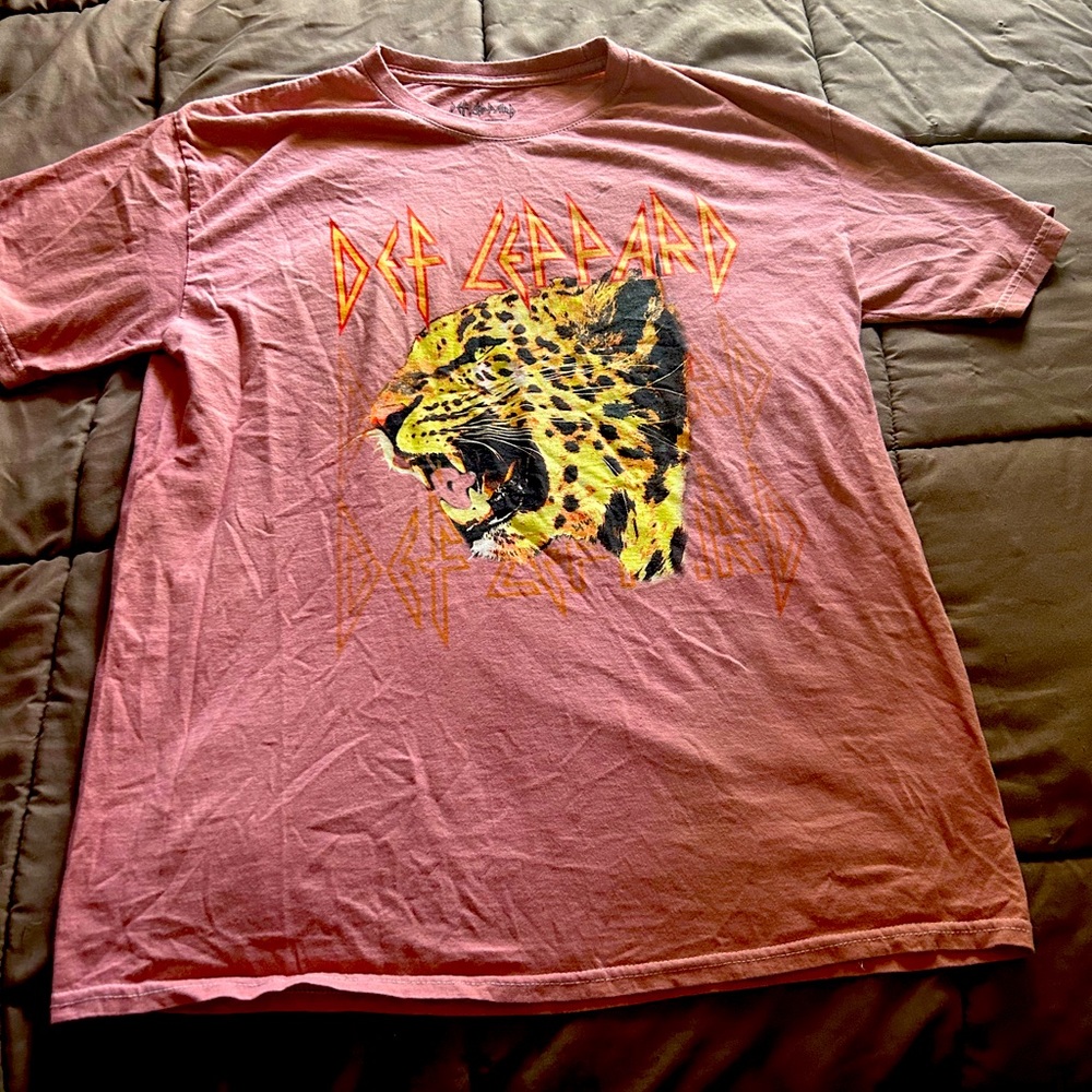 Def Leopard ladies tee